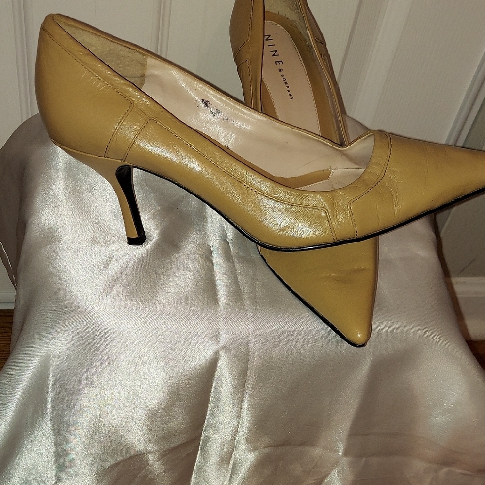 Nine West Tan Heels Sleek Minimalist Design - Picture 2 of 2